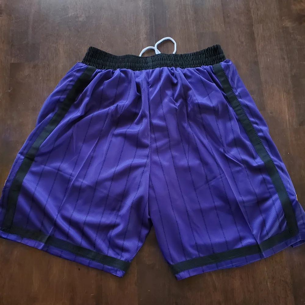 Los Angeles Lakers - Picture 8 of 8